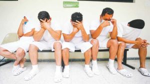 Policías capturados tenían antecedentes por robo y homicidios