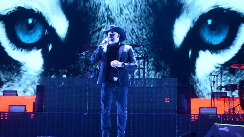 El cantante Quique Núñez se lució como el telonero. Foto: EDH / Francisco Rubio