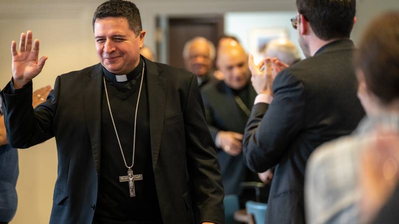 Evelio Menjívar, el salvadoreño que el papa León XIV nombró obispo de Virginia Occidental, Estados Unidos 