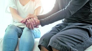 Pedro y Orlando hablan del reto de cuidar la salud mental y evitar suicidios