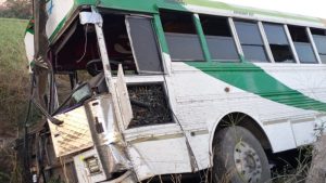 "Buses chocaron de frente": accidente dejó una persona muerta en Zacatecoluca