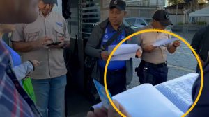 VIDEO: CAM controla acceso a alcaldía de Soyapango con listado de nombres de personas despedidas