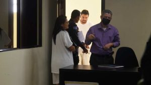 Momento en que sindicalistas de alcaldía de Soyapango quedan en libertad