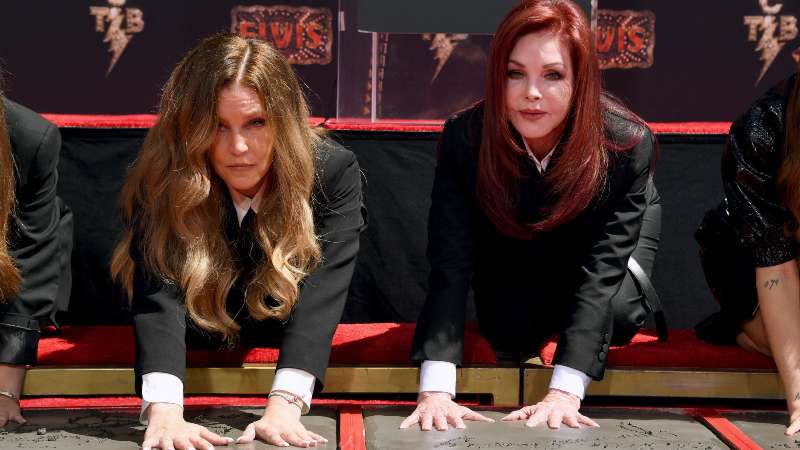 Lisa Marie y su madre Priscilla Presley en el Teatro Chino TCL el 21 de junio de 2022 en Hollywood, California. Foto AFP