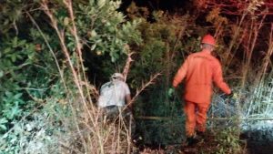 Motociclista sobrevive tras caer a barranco de 30 metros en Santa Ana