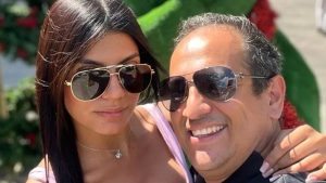 Rolando Aguirre, cirujano de las famosas, presume a su novia colombiana en cascadas salvadoreñas