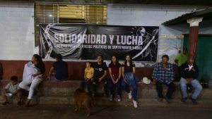 “Se está atacando el liderazgo comunitario”, habitantes de Santa Marta realizan vigilia por líderes detenidos