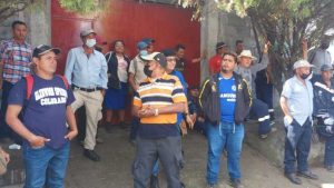Empleados de alcaldías de Oriente dicen que recibieron aguinaldo pero no sueldo