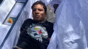 FOTOS: Supuesto pandillero intentaba escapar oculto dentro de ataúd en Chalchuapa