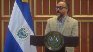 Ernesto Castro incumplió su promesa de reducir a la mitad el personal de la Asamblea