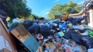 Apesta la carretera a Playitas, por la basura acumulada en exbotadero municipal de La Unión