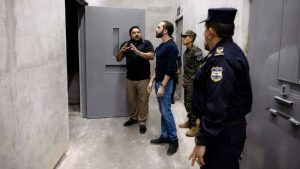 Nayib Bukele recorre y presenta el nuevo megapenal de Tecoluca
