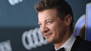 Jeremy Renner fue atropellado por  quitanieves por salvar a su sobrino