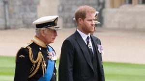 Príncipe Harry rompe el silencio sobre el perenne rumor de que Carlos III no es su padre