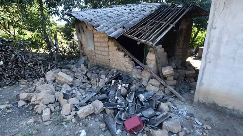 Parte de una vivienda derrumbada en el cantón La Danta. Foto Francisco Rubio