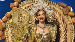 Miss Universo El Salvador es criticada por lucir traje típico alusivo al bitcoin