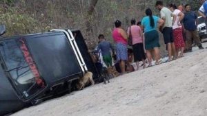 Niña de 11 años muere en vuelco de vehículo que manejaba su abuelo, en La Unión