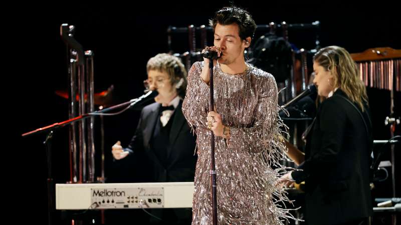 Harry Styles fue de los primeros en triunfar en la gala principal y también actuó en el show artístico. Foto / AFP