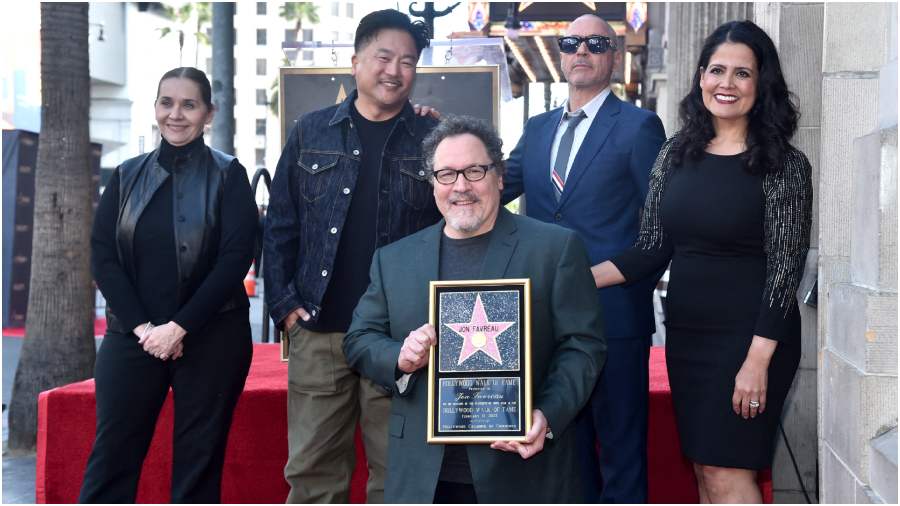 Jon Favreau recibe estrella de la fama en Hollywood