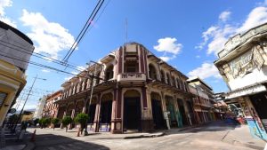 FOTOS: Los curiosos lugares que resurgen tras el desalojo de vendedores en la calle Delgado