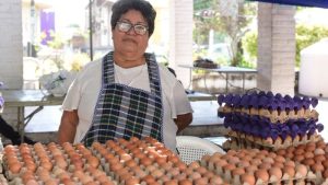 Para comprar huevos en agromercado hay que presentar DUI y solo puede llevar un cartón