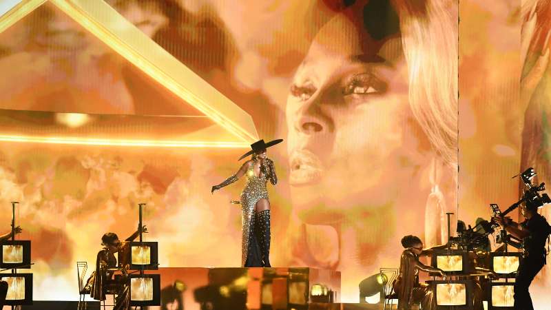 Mary J. Blige cantó antes de que Beyonce hiciera historia. Foto / AFP
