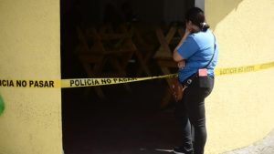 "Le decía que ya no tomara": Mujer falleció dentro de cantina en San Salvador