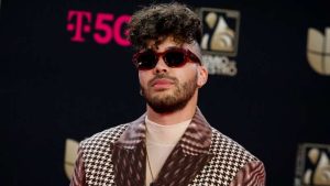 A bordo de un yate, Prince Royce le pide a El Alfa que "suelte" ya el lanzamiento