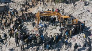 Crece la cólera en Turquía por lenta respuesta del gobierno tras terremotos