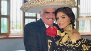 "El mejor dueto": Ana Bárbara estrena "La jugada", tema que grabó con Vicente Fernández