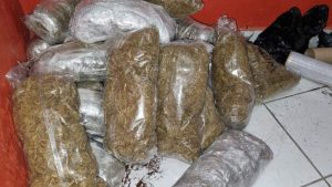 Fiscalía decomisa drogas y armas en Santo Tomás