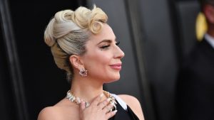 Mujer cómplice en robo de mascotas de Lady Gaga demanda a la artista