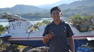 FOTOS: Restos de una avioneta se han vuelto un atractivo turístico en el lago Suchitlán