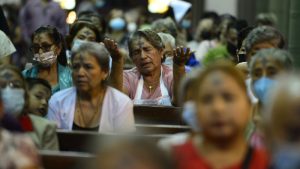 "Hay que escuchar a Dios", católicos se congregan en Iglesia El Calvario para Miércoles de Ceniza