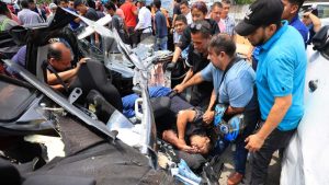 Dramáticas imágenes del accidente de rastra que chocó contra 29 vehículos en Los Próceres