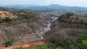 Presa El Chaparral está vacía por grave filtración de agua en casa de máquinas