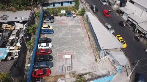 Alcaldes usan canchas de parqueo o bodega en Mejicanos y la capital