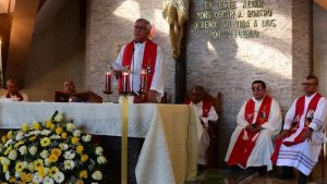 Padre Vicente Chopin pide liberación de las víctimas inocentes del régimen de excepción