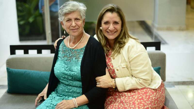 Milagro y Wendy Melara, antes de disfrutar del concierto. Foto: EDH / Francisco Rubio