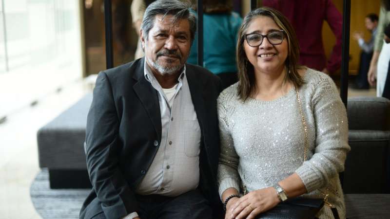 Los esposos Orellana viajaron desde San Miguel para escuchar a Mocedades. Ellos festejan 32 años juntos. Foto: EDH / Francisco Rubio