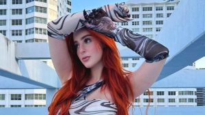 "El vestido muy corto, señora": Nicolle Figueroa recibe críticas por modelar sus espectaculares curvas