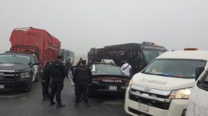 Rescatan a 47 salvadoreños inmigrantes que viajaban hacinados en camión en México