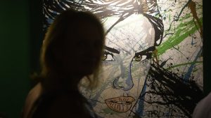 Pintor Francisco Prado alza la voz en defensa de las mujeres con "You Are"