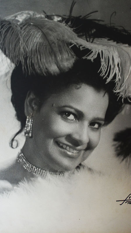 Imagen del recuerdo de la artista nacional, en su faceta de actriz de teatro.  Foto EDH/ Colección de Nelson Portillo