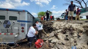 Camión blindado choca contra dos motos: un muerto y dos lesionados