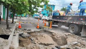 Tubería de agua potable colapsó y causó daños en viviendas de Ilopango