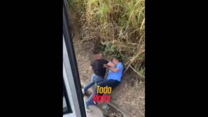 VIDEO: Conductores protagonizaron una fuerte pelea en autopista Los Chorros