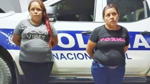 Capturan en flagrancia a dos mujeres acusadas de vender billetes de lotería falsos en Chalatenango