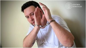 Hombre seguirá detenido por alquilar la misma casa a siete personas en la Escalón