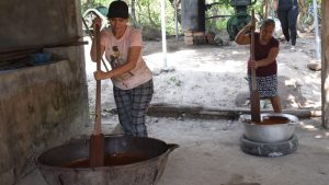 Mujeres de Suchitoto se preparan para la IV Feria del Dulce